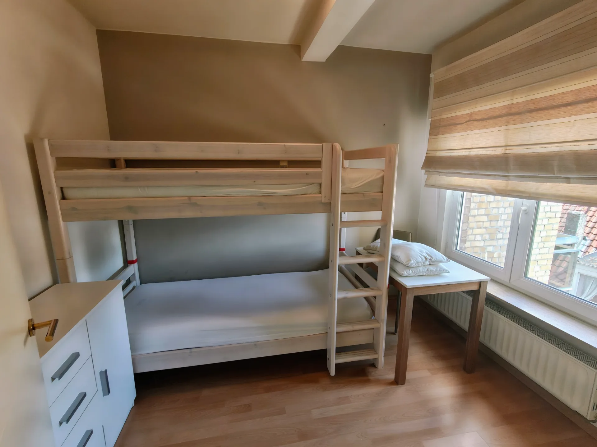 Modern twee slaapkamer appartement met zicht op park en haven - foto 11