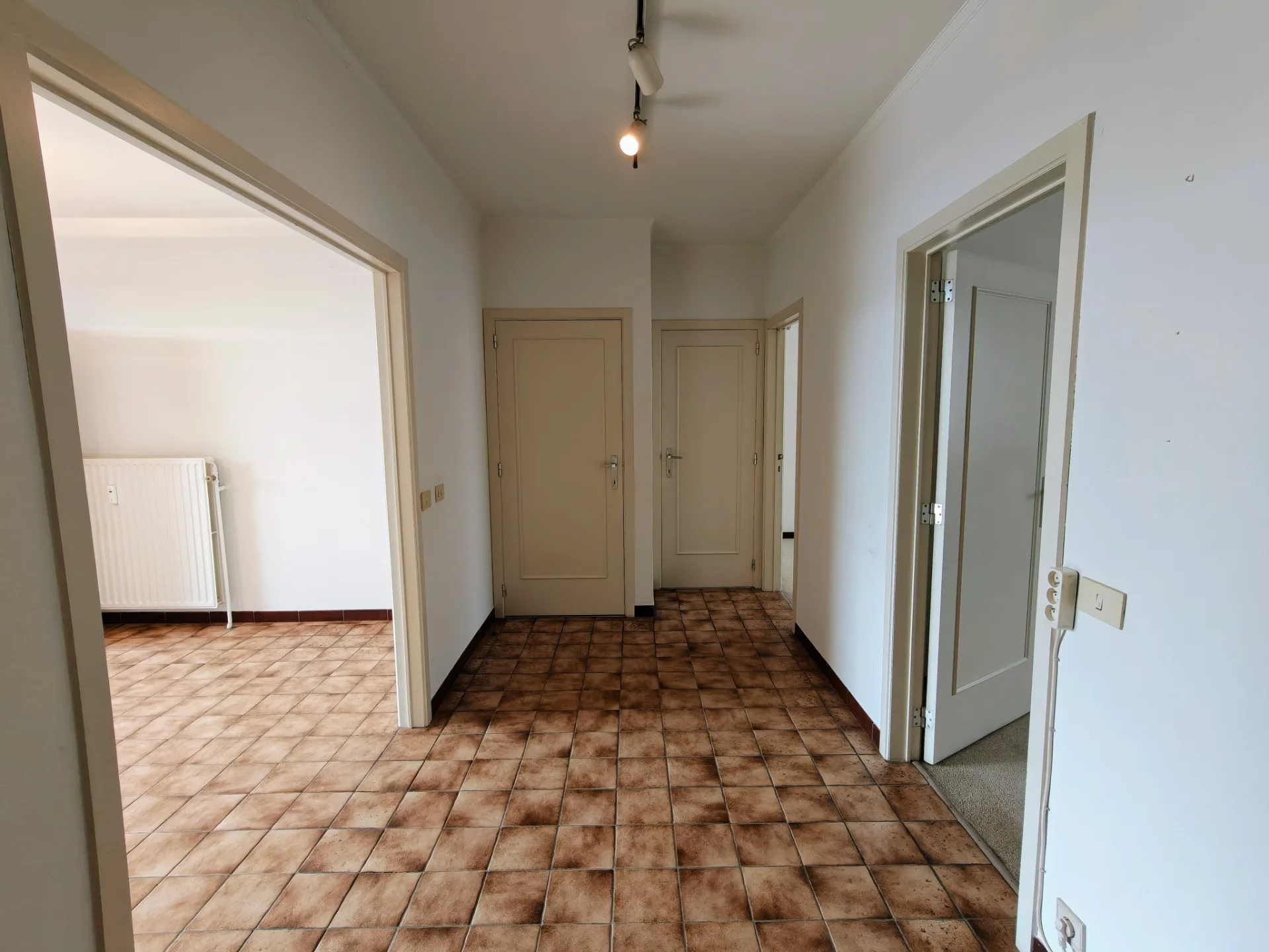 Zonnig twee slaapkamer appartement met terras, Sint-Kruis - foto 13